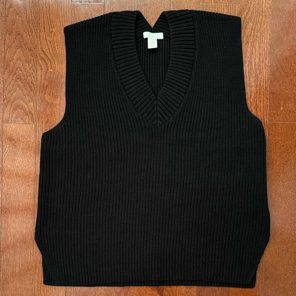 BLACK H&M V-NECK KNIT SWEATER VEST